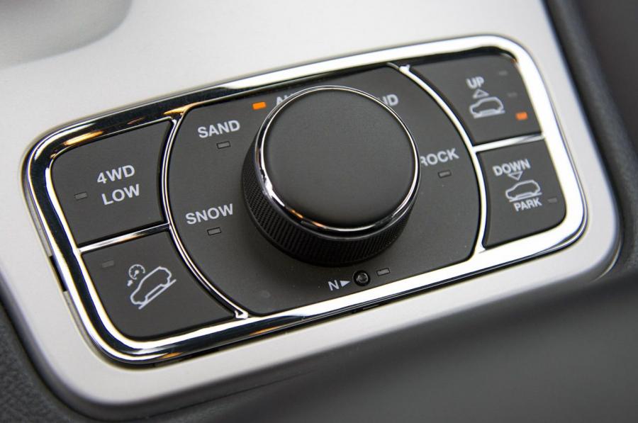  Jeep Grand Cherokee Overland 2014 года  (фото 21 из 34)